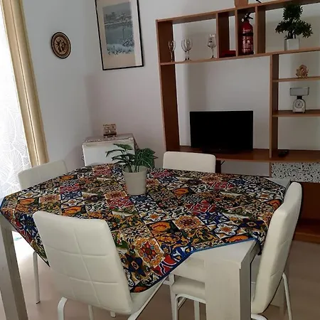 Апартаменты Ballaro *