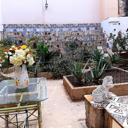 Апартаменты Ballaro *